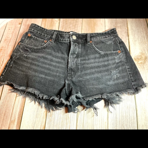 Zara Frayed High Rise Denim Shorts | size 8 - Picture 1 of 7